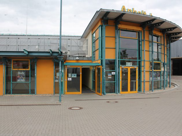 Eingang der Anhalt-Arena