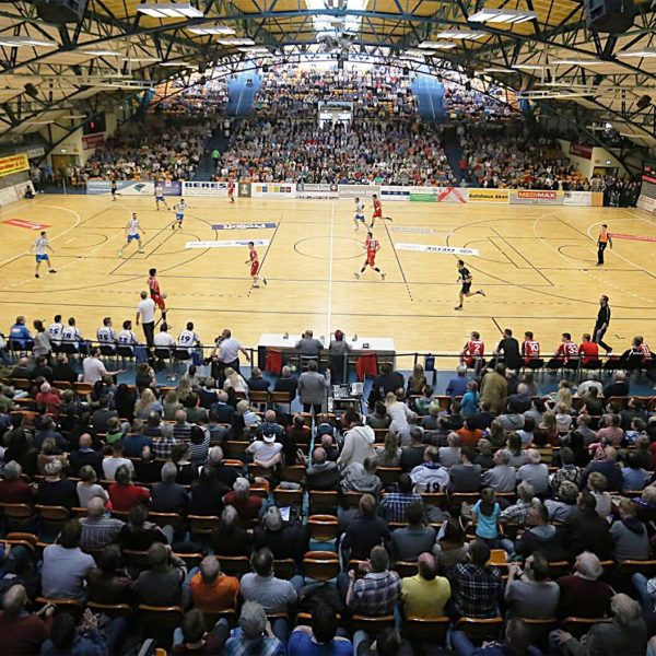 Foto der gefüllten Anhalt-Arena