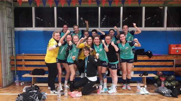 Frauen freuen sich über Sieg