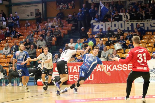 Timo Löser Angriff Timo Löser Wurfaktion im Angriff