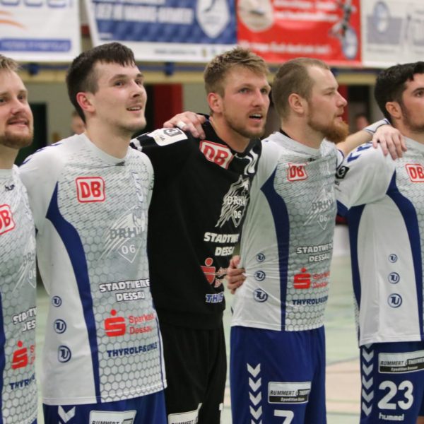 DRHV nach dem Spiel mit Max Scheithauer, Timo Löser, Philip Ambrosius, Libor Hanisch, Lennart Gliese, Slavomir Motlek