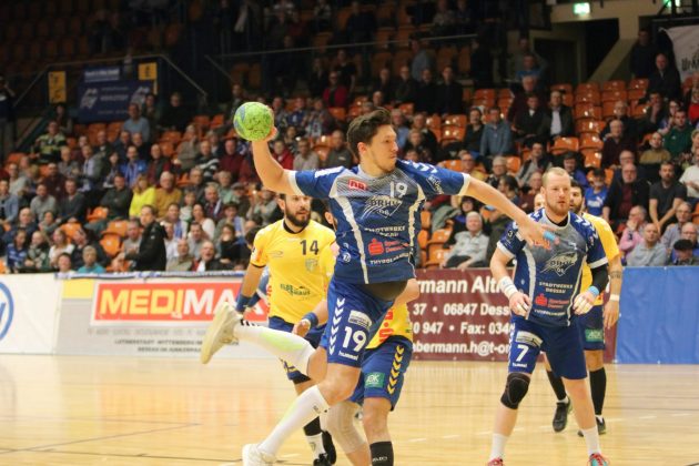 Daniel Schmidt Wurf gegen Stiere Schwerin Daniel Schmidt im Wurf gegen die Meckenlenburger Stiere Schwerin