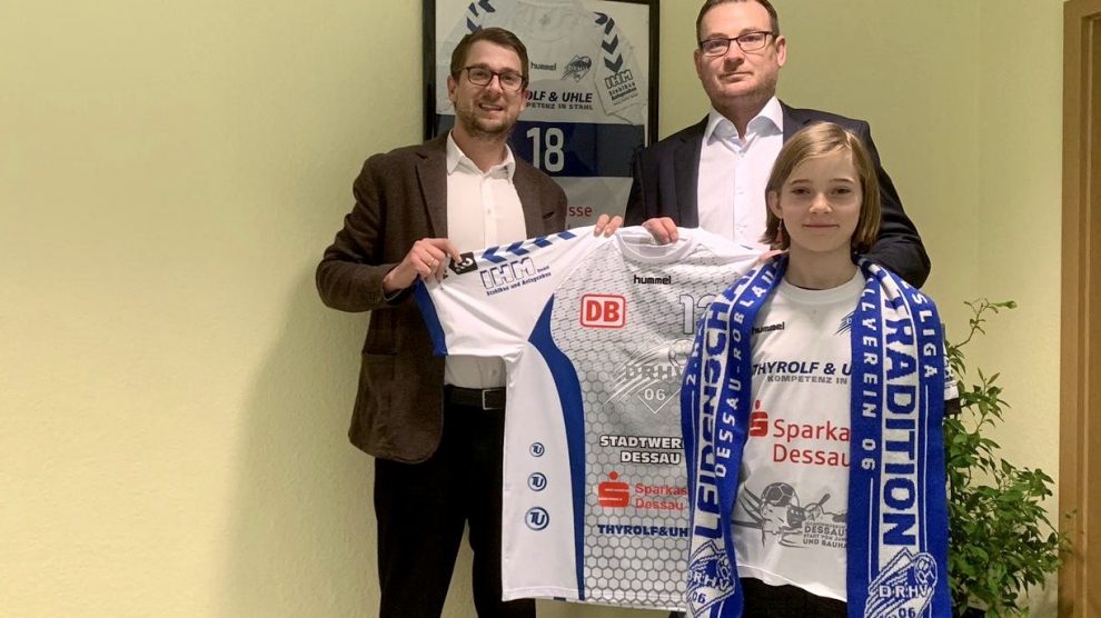 Sebastian Glock und Mirko Mathias präsentieren die IHM GmbH als neuen Trikotsponsor