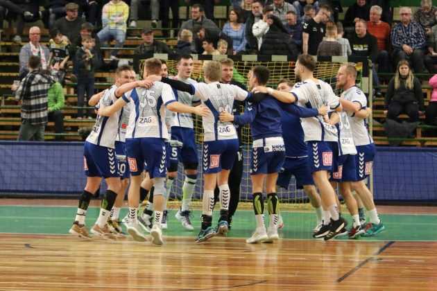 teamjubel-drhv06 DRHV jubelt nach dem Sieg gegen die Younsters des SC Magdeburg