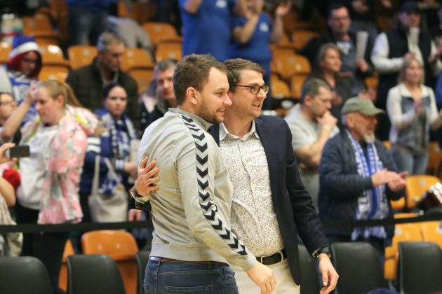 Manager Sebastian Glock mit Kapitän Tomas Pavlicek