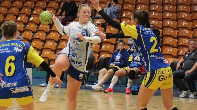 Luisa Wolf beim Wurf