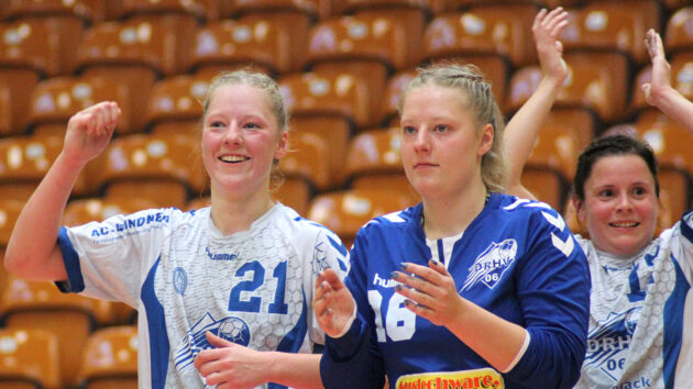 damen-freude-1021 Freuen sich über die Tabellenführung Saison 2021-22