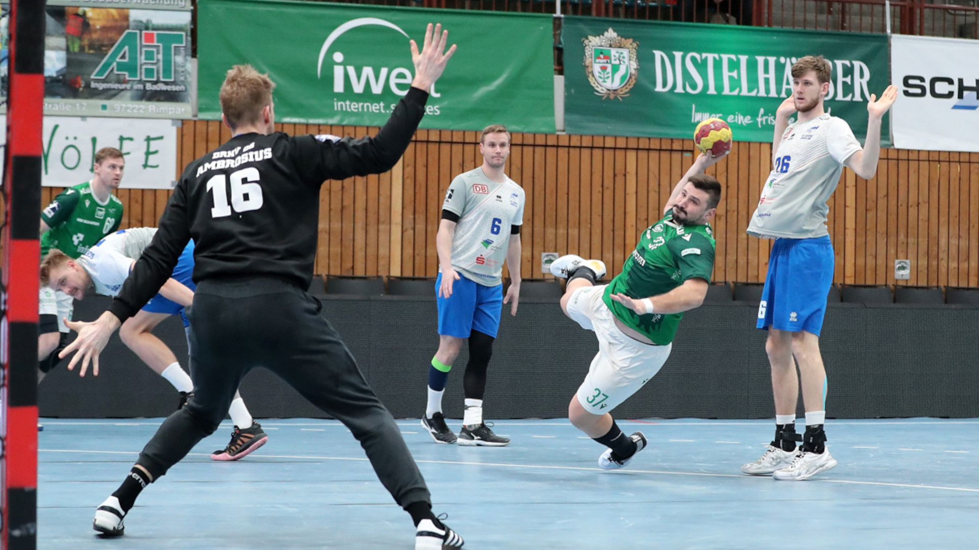 ambrosius-rimpar-0222 Philip Ambrosius im Spiel gegen die Rimparer Wölfe Saison 2021/22