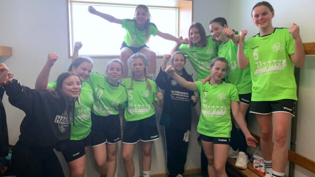 siegerfoto -d-jugend-weiblich-0222 D-Jugend weiblich nach dem Sieg gegen den HBC Wittenberg Saison 2021/22