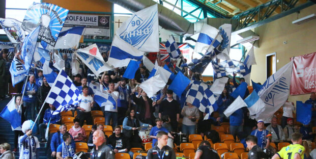 Fans des DRHV 06 feiern im Spiel gegen Empor Rostock
