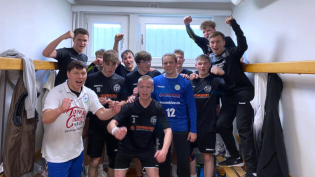 b-jugend-halle-0522 männliche B-Jugend nach dem Spiel beim USV Halle Saison 2021/22