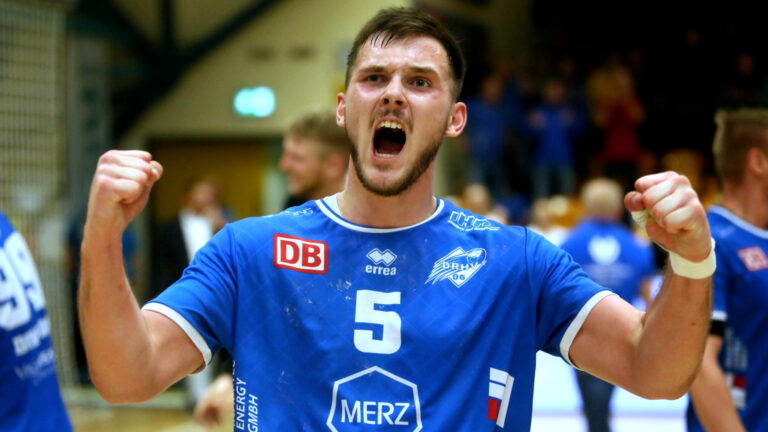 spielbericht-grosswallstadt-1022 Timo Löser nach dem Heimsieg gegen den TV Großwallstadt Saison 2022/23