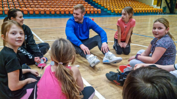 Patrick Gempp und Anne Lenz mit ihren Mini-Bibern
