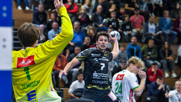 oskar-emanuel-dresden-0423 Oskar Emanuel im Trikot vom HC Elbflorenz Dresden Saison 2022/23