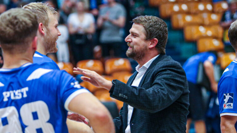 lizenz-0423 DRHV-Manager Sebastian nach dem Heimsieg gegen den VfL Eintracht Hagen Saison 2022/23