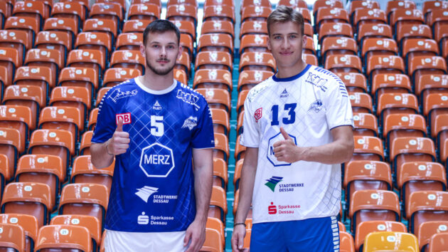 select-partner-02-0723 Timo Löser und Alexander Mitrović präsentieren das neue Trikot für die Saison 2023/24