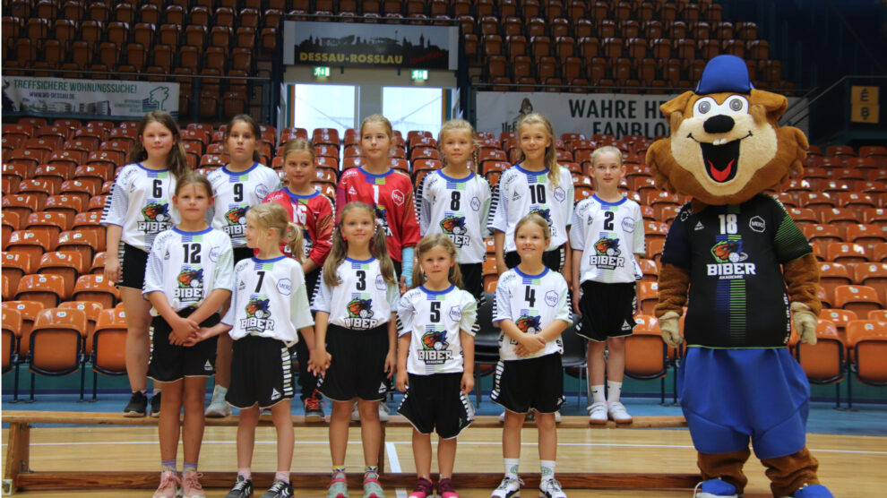 Mannschaftsfoto-w-E2-Jugend-2023 weibliche E2-Jugend der JSpG Kühnau/DRHV06 in der Saison 2023/2024