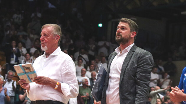 vertragsverlängerung-glock-0923 DRHV-Präsident Hubert Ernst und DRHV-Manager Sebastian Glock beim letzten Heimspiel der Saison 2022/23