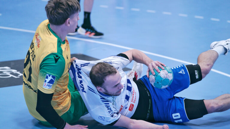 spielbericht-hagen-1223 DRHV-Kapitän im Kampf um den Ball beim VfL Eintracht Hagen Saison 2023/24