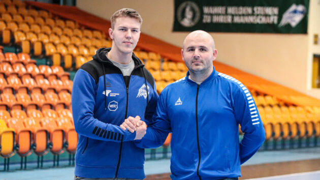 verpflichtung-fritz-haake-0124 Fritz-Leon Haake und Vanja Radić in der Anhalt-Arena Januar 2024