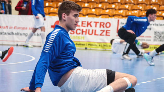 verletzung-mitrovic-0324 Alexander Mitrović beim warm up vor einem Heimspiel Saison 2023/24