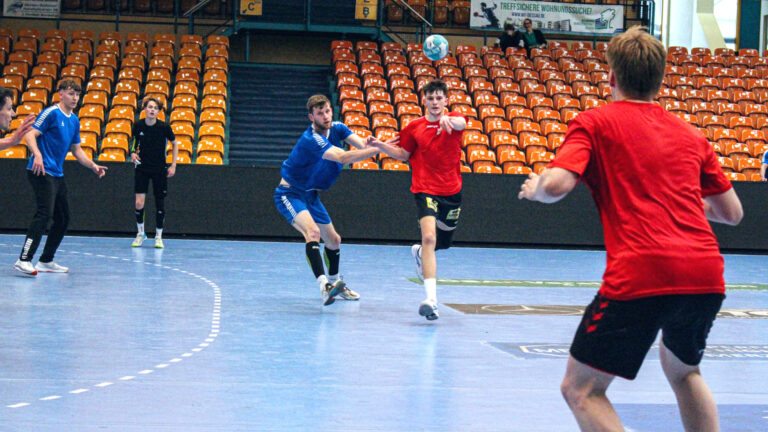 training-a-jugend-profis-0524 Gemeinsames Training mit der A-Jugend der JSpG Kühnau / DRHV 06 Saison 2023/24