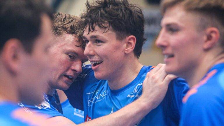 spielbericht_hüttenberg_0924 Tim Hertzfeld und Tillman Leu nach dem ersten Heimsieg der Saison 2024/25