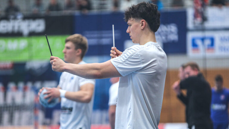 tiller_neuro_1024 Tillman Leu beim Warm-up Saison 2024/25