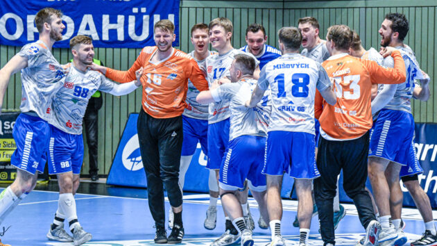 spielbericht_bergischer_hc_1224 Teamjubel beim Auswärtssieg beim Bergischen HC Saison 2024/25