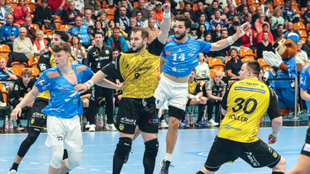 spielbericht_coburg_0425 Tim Hertzfeld und Jakub Powarzyński im Spiel gegen den HSC 2000 Coburg Saison 2024/25