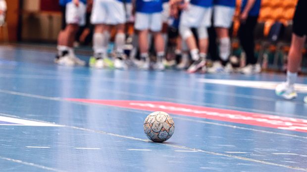 Stockmotiv Ball auf Spielfeld DRHV 06 Saison 2025/26