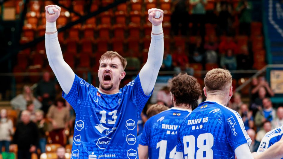 Valentin Neagu jubelt nach dem Schlusspfiff beim Heimsieg gegen den TuS N-Lübbecke Saison 2025/26