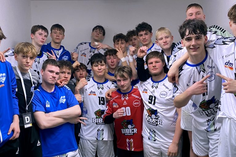 Kabinensiegerfoto der männlichen B-Jugend nach dem Erfolg über HC Empor Rostock Januar 2026