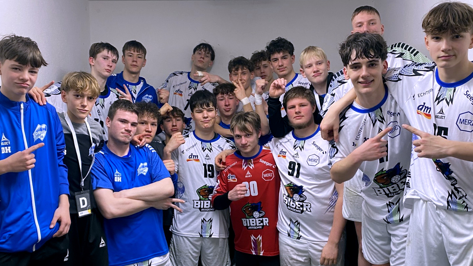 Kabinensiegerfoto der männlichen B-Jugend nach dem Erfolg über HC Empor Rostock Januar 2026