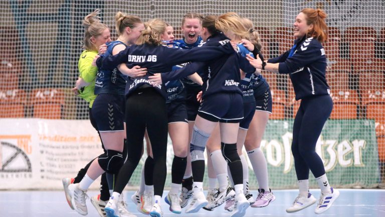 Ausgelassener Jubel nach dem überraschenden Heimsieg gegen den HC Burgenland Saison 2025/26