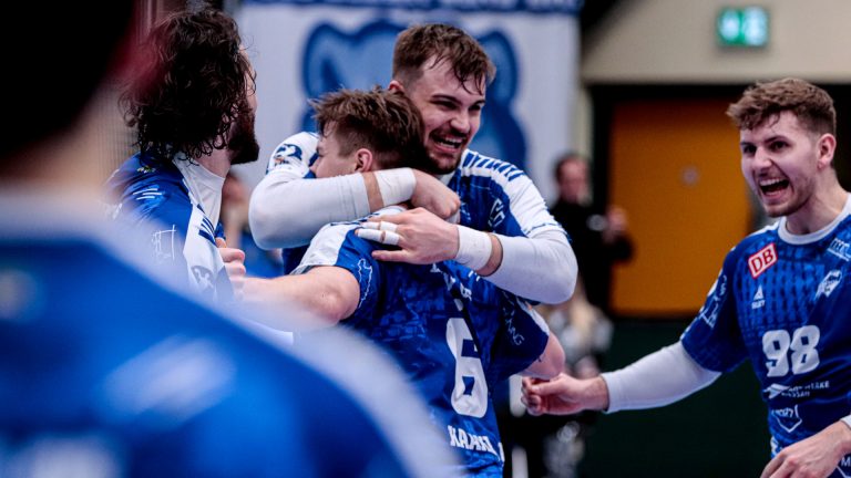 Ausgelassener Jubel nach dem umkämpften Heimsieg gegen den VfL Lübeck-Schwartau Saison 2025/26