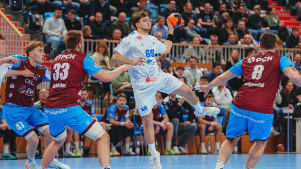 Niklas Döbbel beim Auswärtsspiel in Potsdam Saison 2025/26