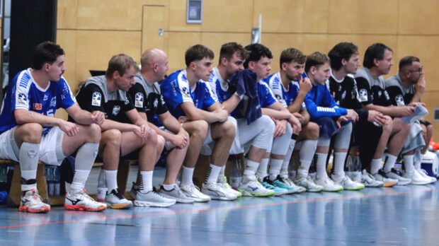 DRHV-Bank beim Testspiel gegen den 1. VfL Potsdam im August 2026